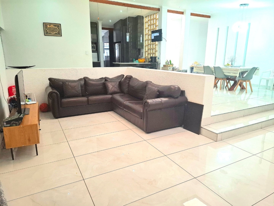 4 Bedroom Property for Sale in Welgelegen 3 Western Cape